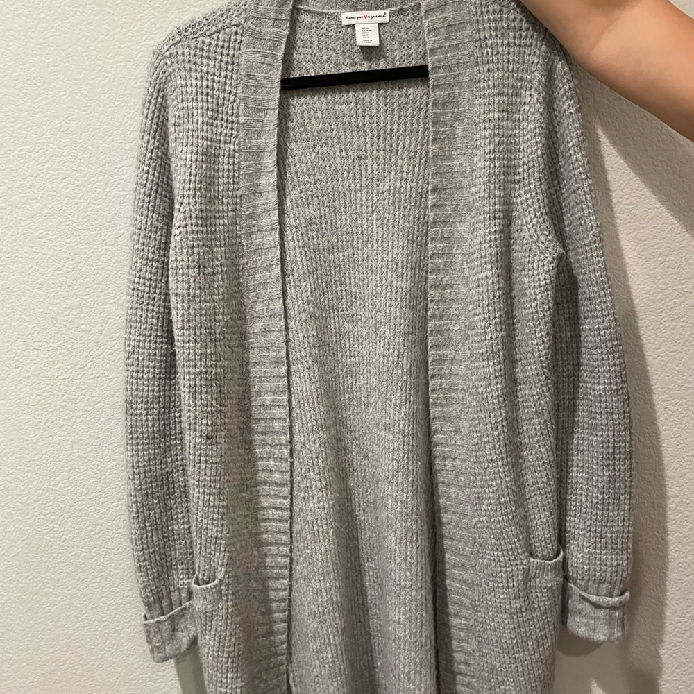 Cute gray cardigan with pockets.